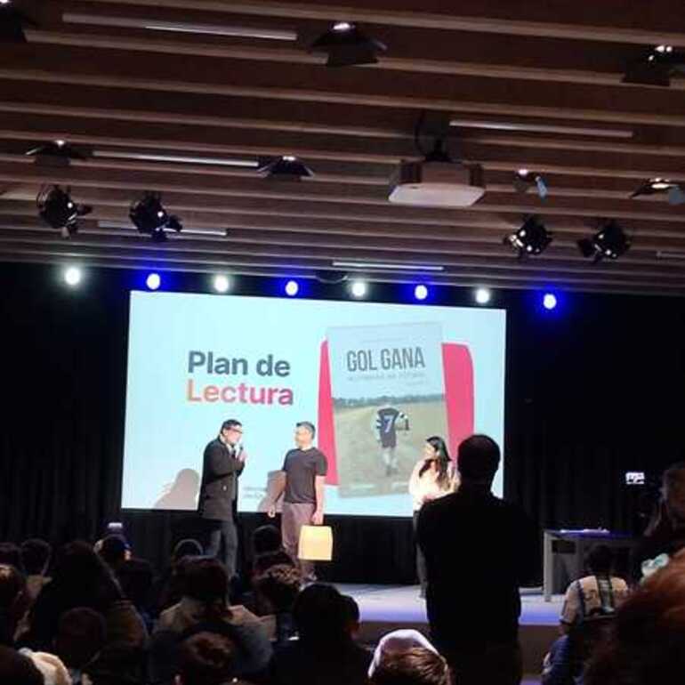 Imagen de Con fuerte respaldo provincial, Dami&aacute;n Andreoli present&oacute; su libro en el Museo del Deporte Santafesino