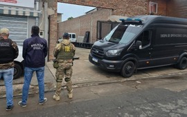 Imagen de Detuvieron a dos polic&iacute;as y un civil tras allanamientos en Rosario y la regi&oacute;n
