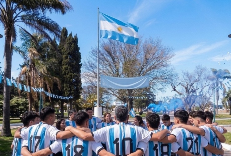 Imagen de Todo listo en Fighiera para la "Jornada Mundialista" en la Plaza P&uacute;blica