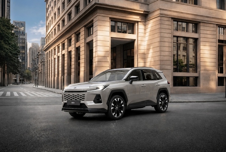 Imagen de En Ginza ya podes conocer la nueva Toyota RAV4