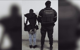 El personal policial aprehendi&oacute; de los sospechosos, de 21 y 17 a&ntilde;os, quienes fueron trasladados la Comisar&iacute;a 16&ordf;.