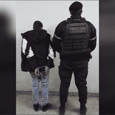 El personal policial aprehendi&oacute; de los sospechosos, de 21 y 17 a&ntilde;os, quienes fueron trasladados la Comisar&iacute;a 16&ordf;.