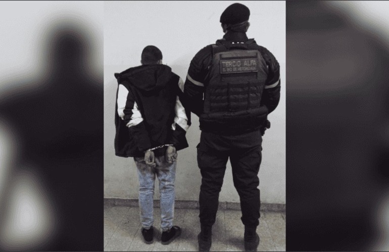 El personal policial aprehendi&oacute; de los sospechosos, de 21 y 17 a&ntilde;os, quienes fueron trasladados la Comisar&iacute;a 16&ordf;.