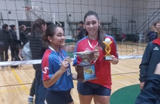 Imagen de Dos jugadoras de Uni&oacute;n brillaron con la Selecci&oacute;n Rosarina y se consagraron campeonas