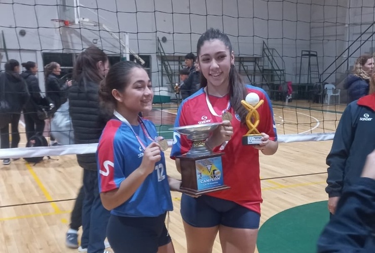 Imagen de Dos jugadoras de Uni&oacute;n brillaron con la Selecci&oacute;n Rosarina y se consagraron campeonas