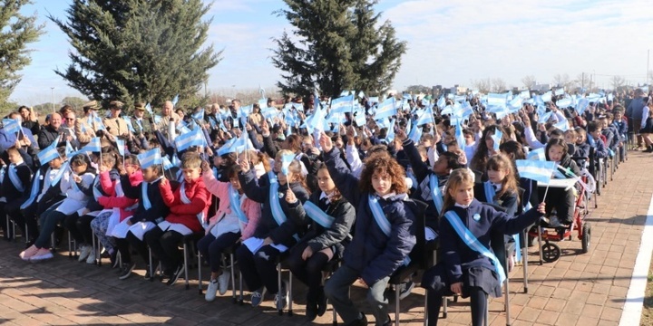 Imagen de Alumnos de 4&deg; grado de Arroyo Seco prometer&aacute;n lealtad a la Bandera en la Plaza Malvinas Argentinas