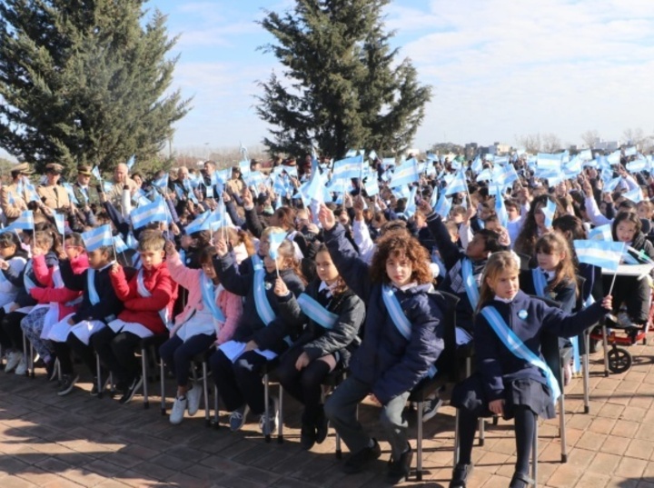 Imagen de Alumnos de 4&deg; grado de Arroyo Seco prometer&aacute;n lealtad a la Bandera en la Plaza Malvinas Argentinas