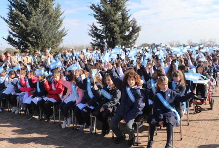 Imagen de Alumnos de 4&deg; grado de Arroyo Seco prometer&aacute;n lealtad a la Bandera en la Plaza Malvinas Argentinas