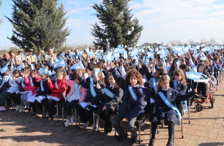 Imagen de Alumnos de 4&deg; grado de Arroyo Seco prometer&aacute;n lealtad a la Bandera en la Plaza Malvinas Argentinas
