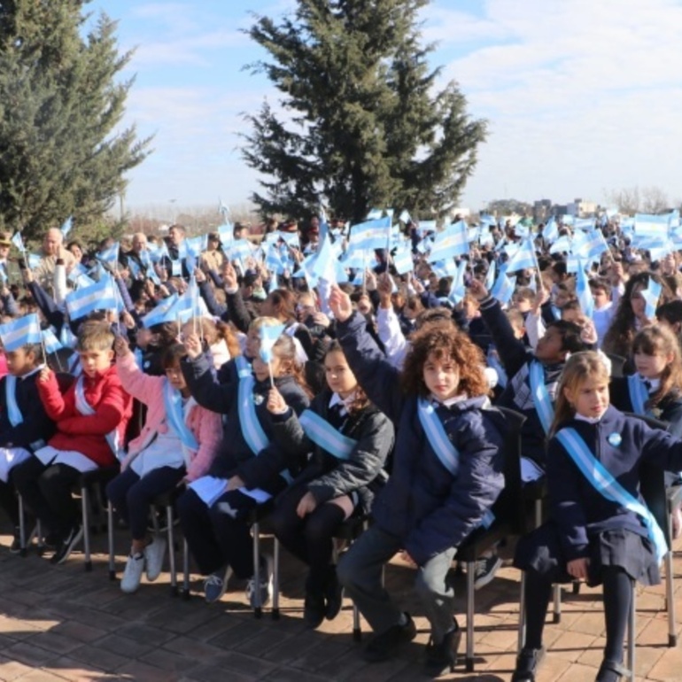 Imagen de Alumnos de 4&deg; grado de Arroyo Seco prometer&aacute;n lealtad a la Bandera en la Plaza Malvinas Argentinas