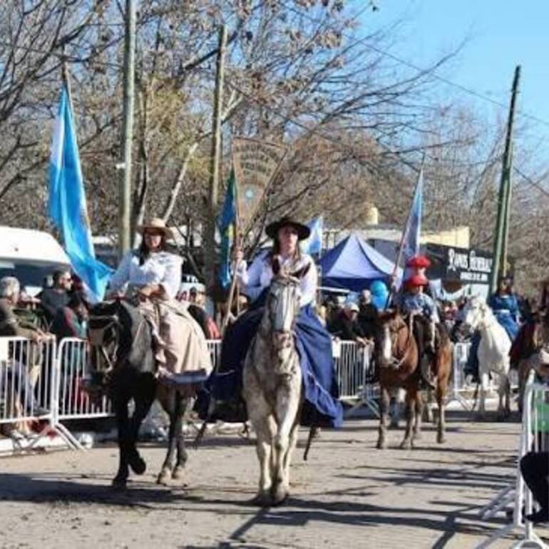 Imagen de Pueblo Esther celebrar&aacute; el 20 de Junio con el acto oficial y una gran pe&ntilde;a popular en el Anfiteatro Municipal