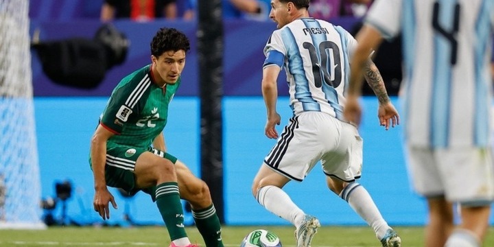 Scaloni podr&iacute;a realizar dos cambios en la formaci&oacute;n titular de Argentina para la segunda fecha del Grupo J. (EFE)