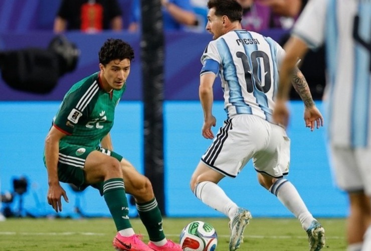Scaloni podr&iacute;a realizar dos cambios en la formaci&oacute;n titular de Argentina para la segunda fecha del Grupo J. (EFE)