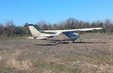 Imagen de Misterio en el departamento San Justo: hallaron una avioneta abandonada en un campo de Cayastacito