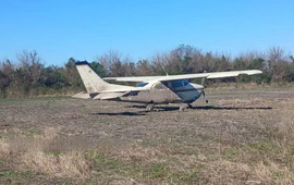 Imagen de Misterio en el departamento San Justo: hallaron una avioneta abandonada en un campo de Cayastacito