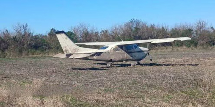 Imagen de Misterio en el departamento San Justo: hallaron una avioneta abandonada en un campo de Cayastacito