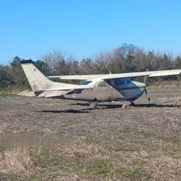 Imagen de Misterio en el departamento San Justo: hallaron una avioneta abandonada en un campo de Cayastacito