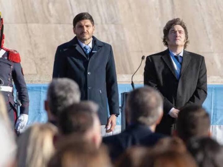 Imagen de Pullaro, dur&iacute;simo contra Adorni: �Si fuera funcionario de Santa Fe, ya no estar&iacute;a m&aacute;s en su cargo�