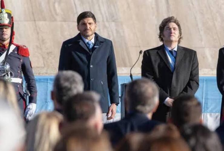 Imagen de Pullaro, dur&iacute;simo contra Adorni: �Si fuera funcionario de Santa Fe, ya no estar&iacute;a m&aacute;s en su cargo�