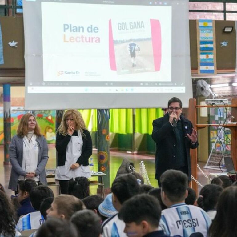Imagen de La Provincia lanz&oacute; el programa "Gol Gana llega al aula" con el libro de Dami&aacute;n Andreoli