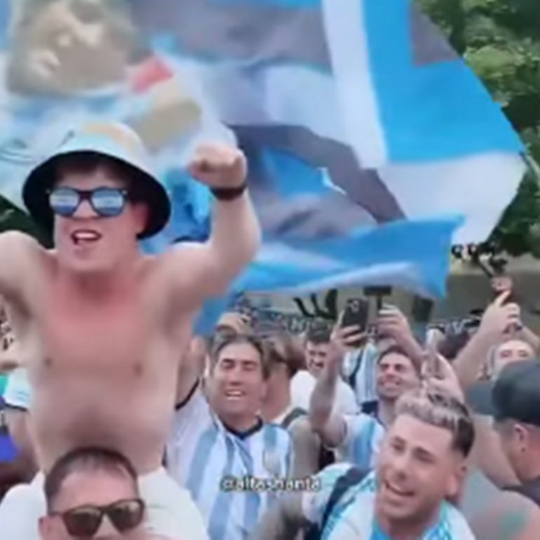 Imagen de &iexcl;EL ENANO ES ARGENTINO! La hinchada cop&oacute; Dallas y "argentiniz&oacute;" a un austr&iacute;aco tras el triunfo