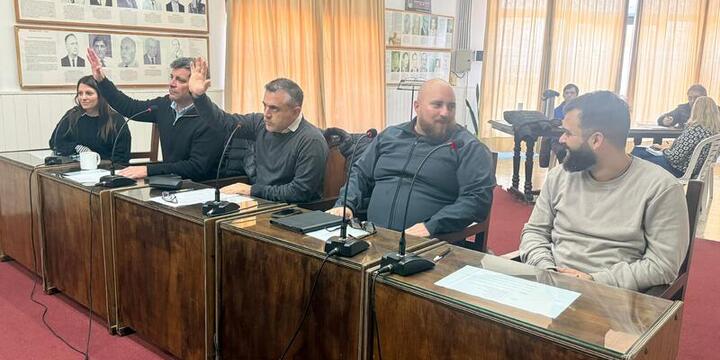 Imagen de El Concejo aprob&oacute; por 20 d&iacute;as la designaci&oacute;n de la contadora Mar&iacute;a Jos&eacute; Lauri tras un re&ntilde;ido desempate