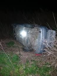Imagen de Vuelco en Albarellos: un conductor de Acebal perdi&oacute; el control de su auto y termin&oacute; en un zanj&oacute;n