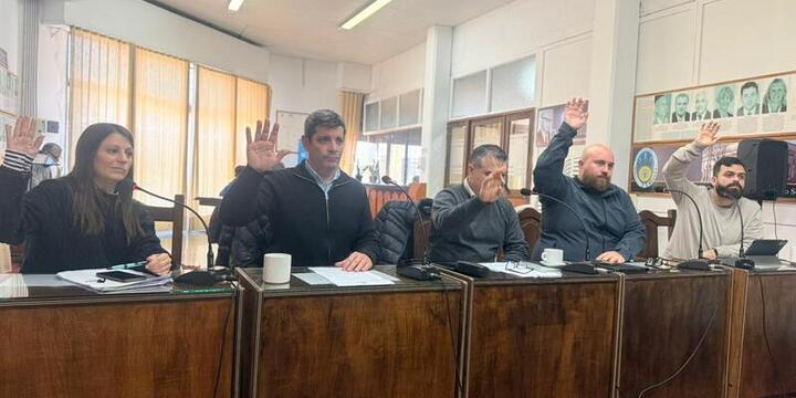 Imagen de El Concejo aprob&oacute; buscar de urgencia un "anclaje oculto" para evitar que se caiga el murall&oacute;n del puerto