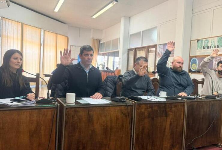 Imagen de El Concejo aprob&oacute; buscar de urgencia un "anclaje oculto" para evitar que se caiga el murall&oacute;n del puerto