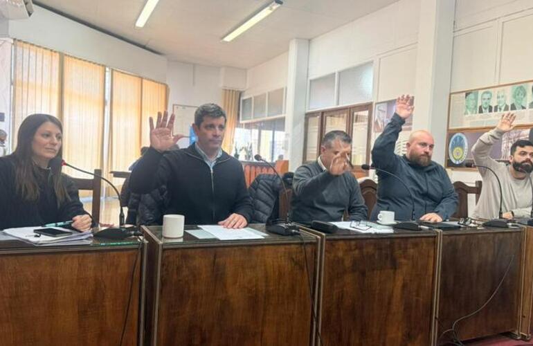 Imagen de El Concejo aprob&oacute; buscar de urgencia un "anclaje oculto" para evitar que se caiga el murall&oacute;n del puerto