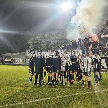 Imagen de Uni&oacute;n derrot&oacute; a Athletic y avanz&oacute; a semifinales en un partido cargado de pol&eacute;micas