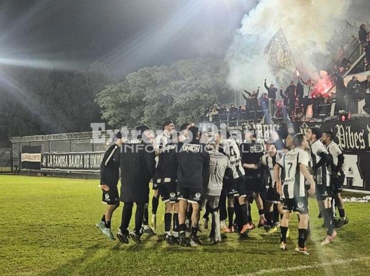 Imagen de Uni&oacute;n derrot&oacute; a Athletic y avanz&oacute; a semifinales en un partido cargado de pol&eacute;micas