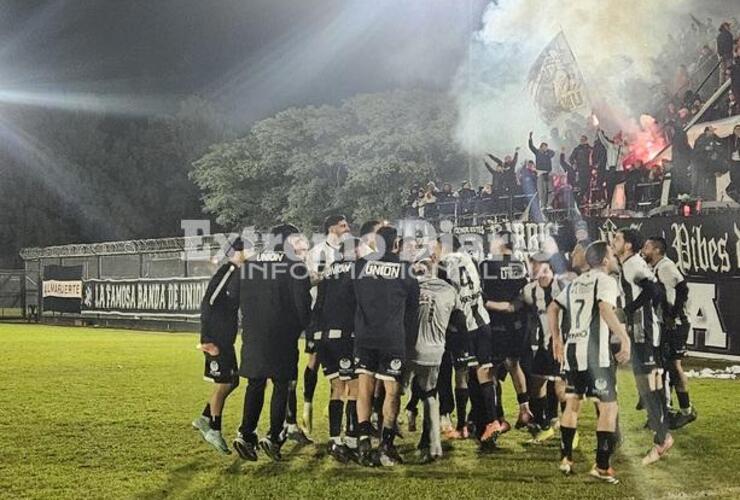 Imagen de Uni&oacute;n derrot&oacute; a Athletic y avanz&oacute; a semifinales en un partido cargado de pol&eacute;micas