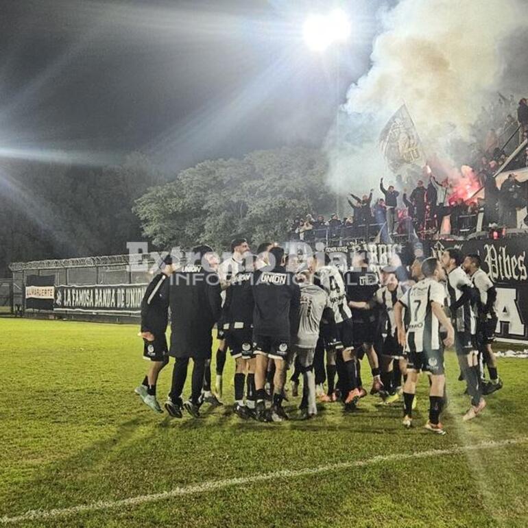 Imagen de Uni&oacute;n derrot&oacute; a Athletic y avanz&oacute; a semifinales en un partido cargado de pol&eacute;micas