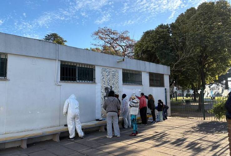 Imagen de Jornada de pintura en la Escuela N&deg; 247 "Mart&iacute;n Miguel de G&uuml;emes"