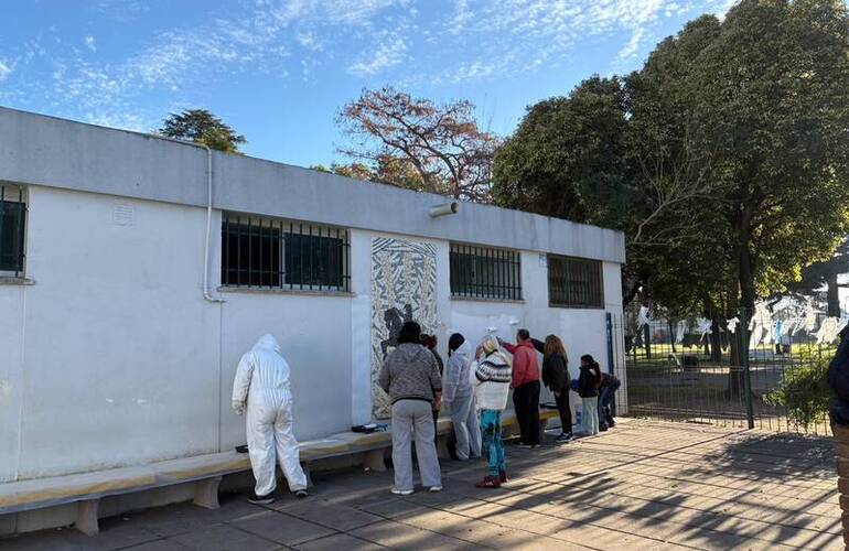 Imagen de Jornada de pintura en la Escuela N&deg; 247 "Mart&iacute;n Miguel de G&uuml;emes"