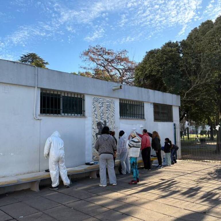 Imagen de Jornada de pintura en la Escuela N&deg; 247 "Mart&iacute;n Miguel de G&uuml;emes"