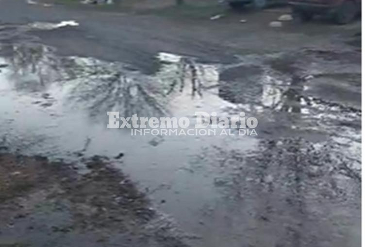 Imagen de Vecinos de calle Humberto Primo al 1300 denuncian un grave y persistente desborde de cloacas