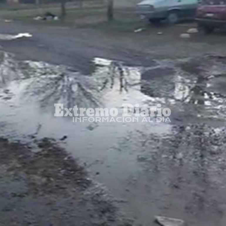 Imagen de Vecinos de calle Humberto Primo al 1300 denuncian un grave y persistente desborde de cloacas