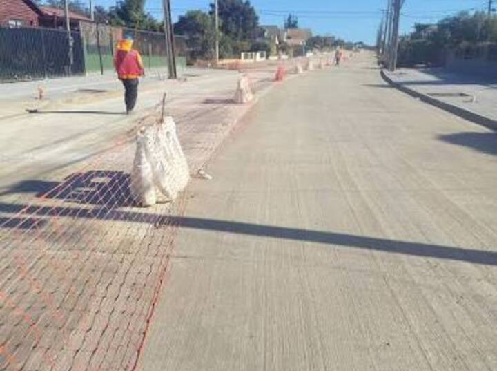 Imagen de Una obra estrat&eacute;gica: avanza la pavimentaci&oacute;n de calle Piedrabuena para potenciar el polo industrial de Alvear