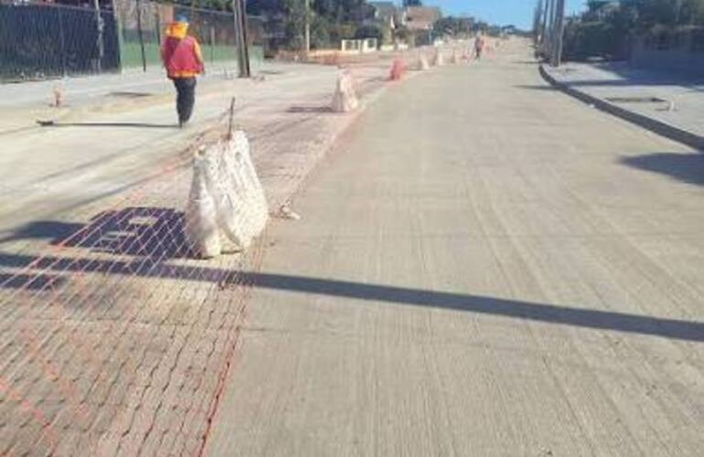 Imagen de Una obra estrat&eacute;gica: avanza la pavimentaci&oacute;n de calle Piedrabuena para potenciar el polo industrial de Alvear