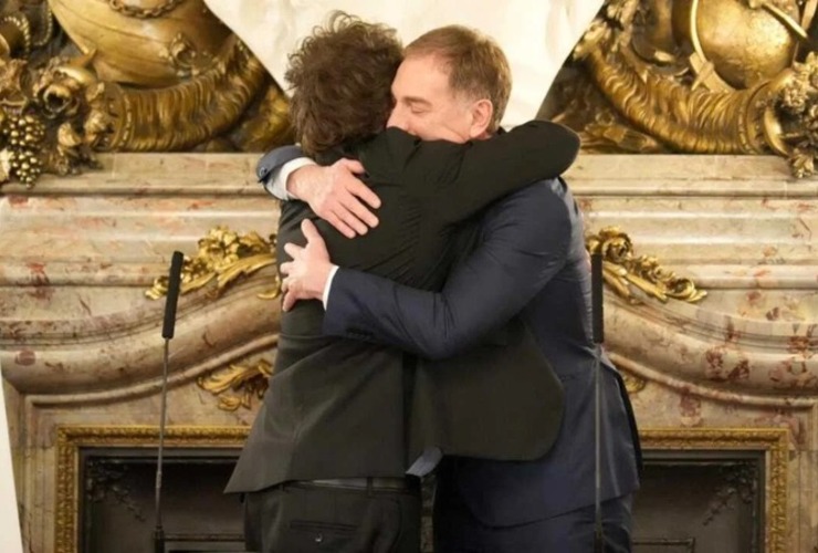 Imagen de Santilli jur&oacute; como nuevo jefe de Gabinete con Adorni en primera fila