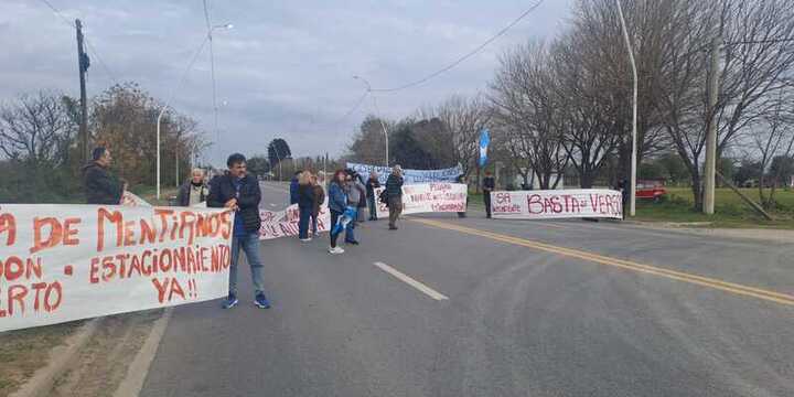 Imagen de Volvieron a la ruta: Vecinos se movilizaron nuevamente en reclamos por la autov&iacute;a