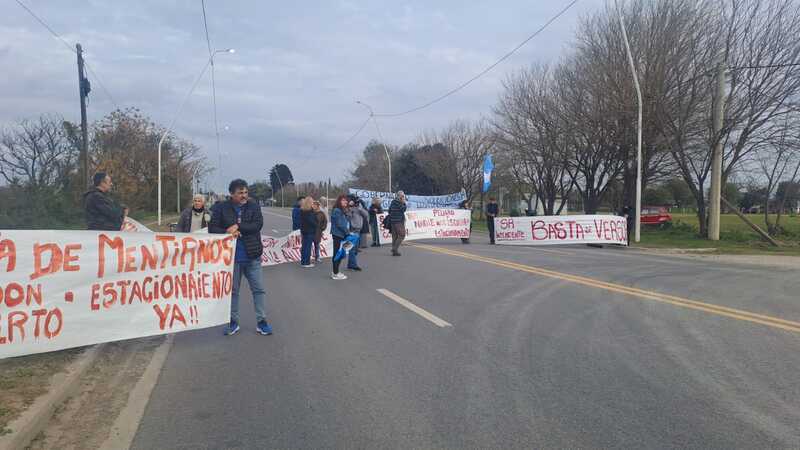Imagen de Volvieron a la ruta: Vecinos se movilizaron nuevamente en reclamos por la autov&iacute;a