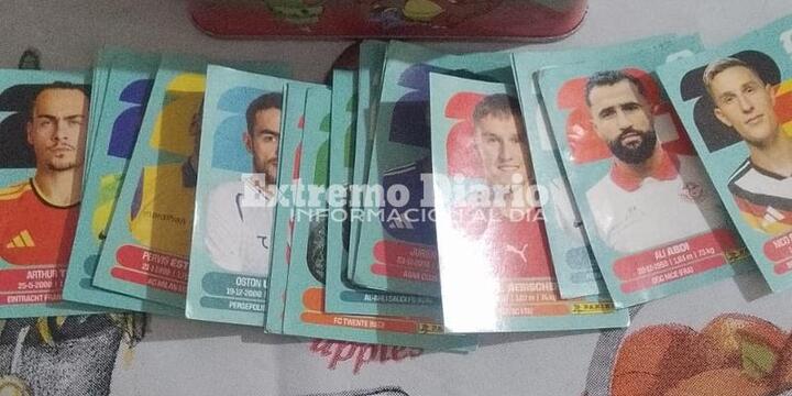 Imagen de Arroyo Seco: Encontr&oacute; unas figuritas del Mundial, las devolvi&oacute; a su due&ntilde;o, pero se tuvo que borrar el posteo por una serie de llamados falsos