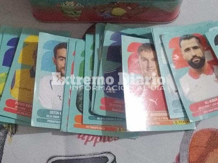 Imagen de Arroyo Seco: Encontr&oacute; unas figuritas del Mundial, las devolvi&oacute; a su due&ntilde;o, pero se tuvo que borrar el posteo por una serie de llamados falsos