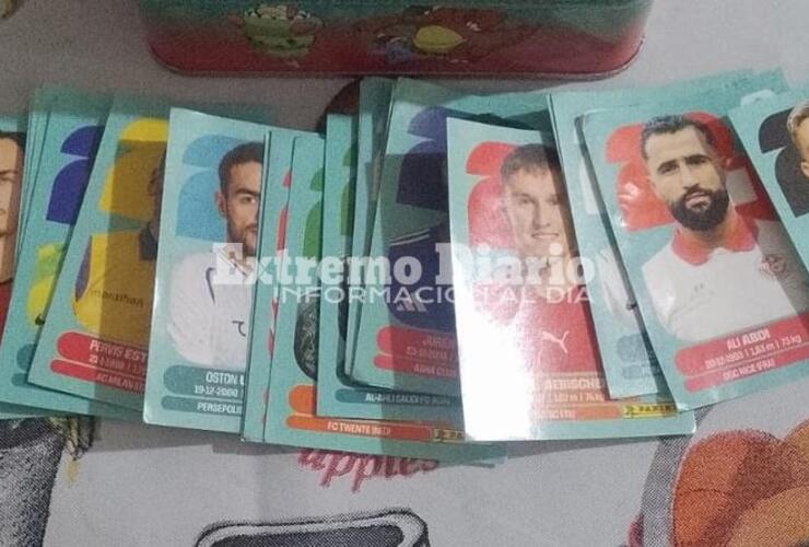 Imagen de Arroyo Seco: Encontr&oacute; unas figuritas del Mundial, las devolvi&oacute; a su due&ntilde;o, pero se tuvo que borrar el posteo por una serie de llamados falsos