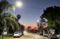 Imagen de Plan de modernizaci&oacute;n urbana: la Municipalidad instal&oacute; nueva iluminaci&oacute;n LED en calle San Mart&iacute;n al 1200