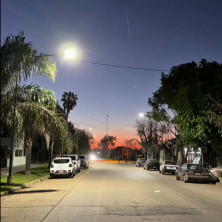 Imagen de Plan de modernizaci&oacute;n urbana: la Municipalidad instal&oacute; nueva iluminaci&oacute;n LED en calle San Mart&iacute;n al 1200