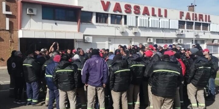 Imagen de Vassalli vuelve a producir tras ocho meses de par&aacute;lisis luego de un acuerdo con los trabajadores